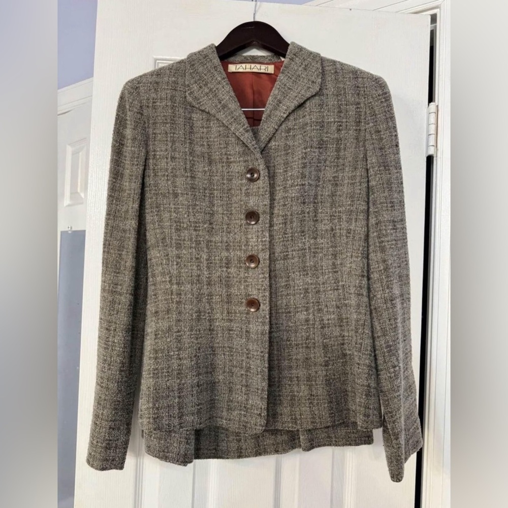 Tahari Women Suit Size 4